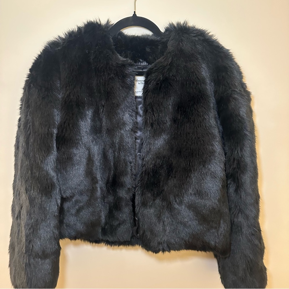 Abercrombie & Fitch Black Plush Faux Fur Cropped Jacket - Picture 2 of 4